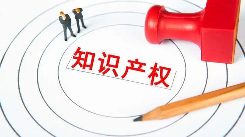 转让双方需到相关部门办理资质变更手续。具体流程如下：